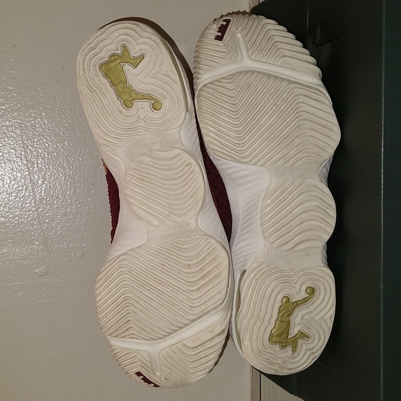 Lebron James XVI 16 King Maroon Sneakers - Picture 6 of 10